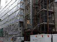 opposite Lloyd's /D200