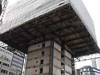 building near Lloyd's /D200