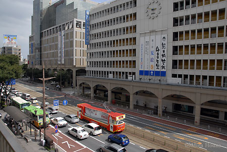 コカコーラ号と百貨店の写真
