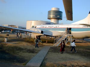 YS-11