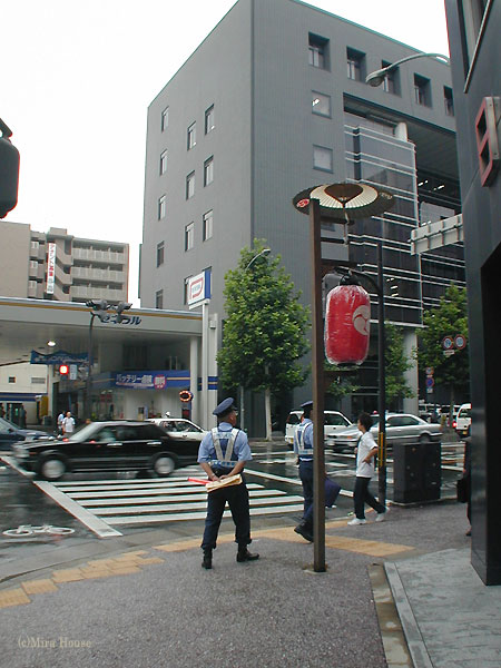 吭