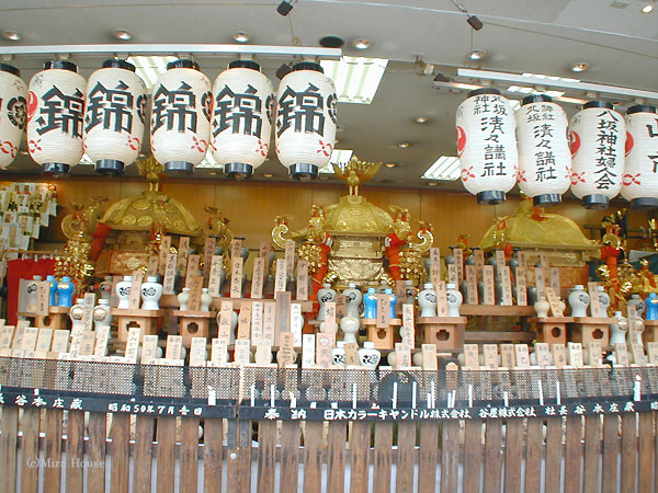 䗷