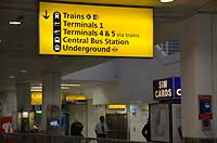 baggage reclaim area oƂ