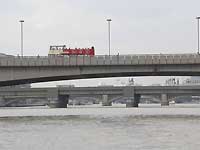 Bus on London Bridge /D200