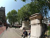 Grosvenor Gardens Ƃ̌_猩 Buckingham Palace Road  /S2 Pro