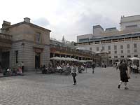 In front of London transport museum /Nikon D200