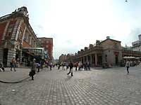 In front of London transport museum /S2 Pro