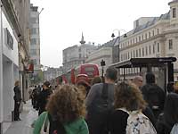 Bus stop at Strand /D200